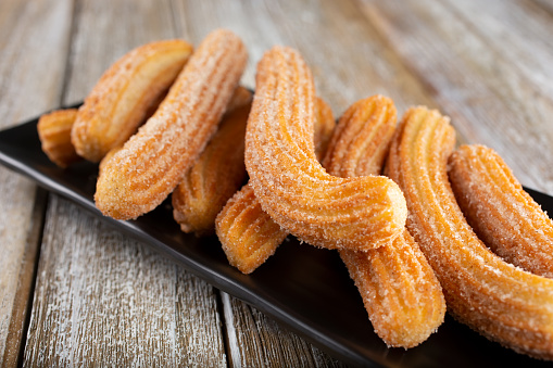 Receta de Churros en freidora de aire con chocolate y azúcar